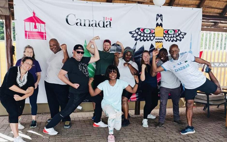 saranichollsCAN's tweet photo. Team Maputo wrapped up #NPSW with awards, cake & fitness!
L'équipe Maputo a terminé la #SNFP avec reconnaissance , des gâteaux et des exercices sains!
A Equipa de Maputo terminou o NPSW com prémios, bolo e boa forma! https://t.co/vT99NydM0k