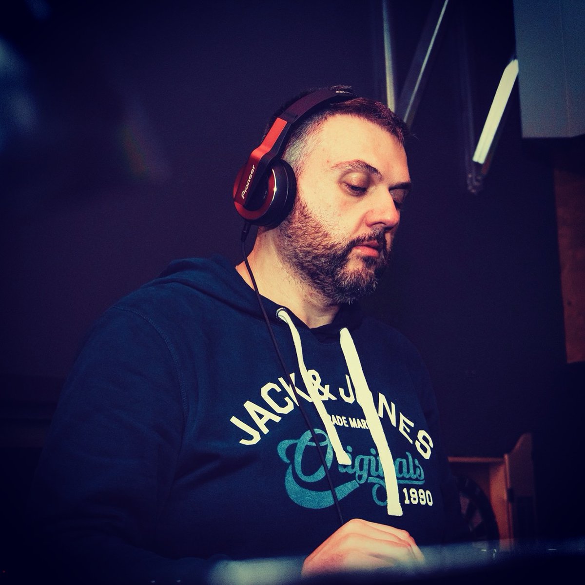 Maandag (17/06) start met de wedstrijd België-Slowakije het EK pas echt!

Bekijk alle wedstrijden van de Belgen in centrum Beveren op een gigantisch scherm met haarscherp beeld. 

Gegarandeerd een geweldige ervaring!

Bovendien staan bij elke partij onze DJ’s garant voor een