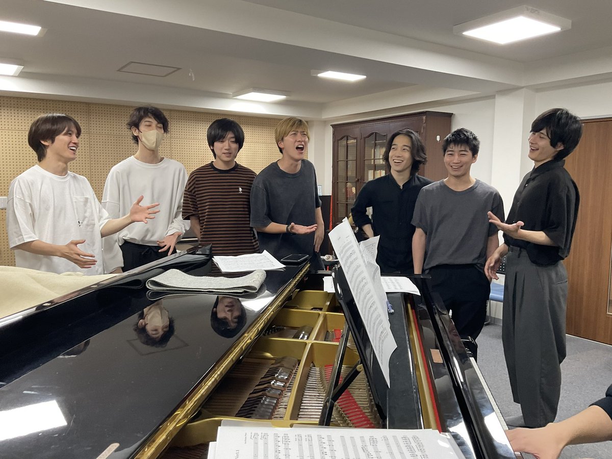 cedar_engeki's tweet photo. ＼💫歌稽古💫／

学生役のみなさんで歌稽古！
合唱曲を中心に確認していきました✨

#片岡千之助 #小西成弥 #定本楓馬 #國島直希 #白又敦 #納谷健 #小田龍哉 https://t.co/9TV2EZWoVK