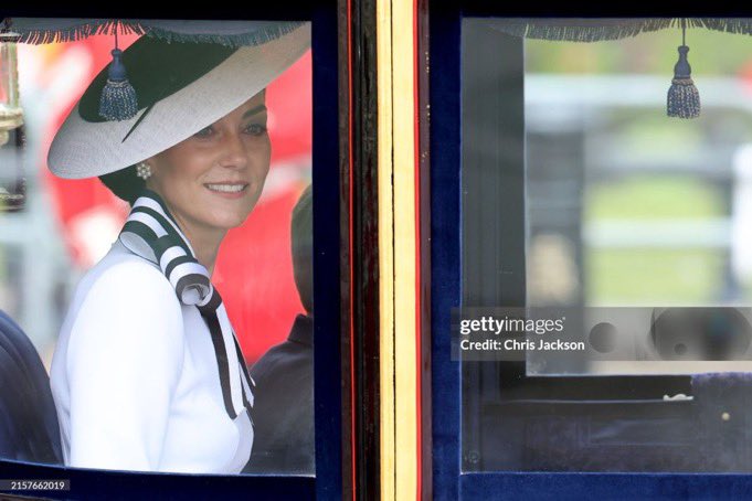 2wisewolves's tweet image. #WeLoveYouCatherine #PrincessOfWales