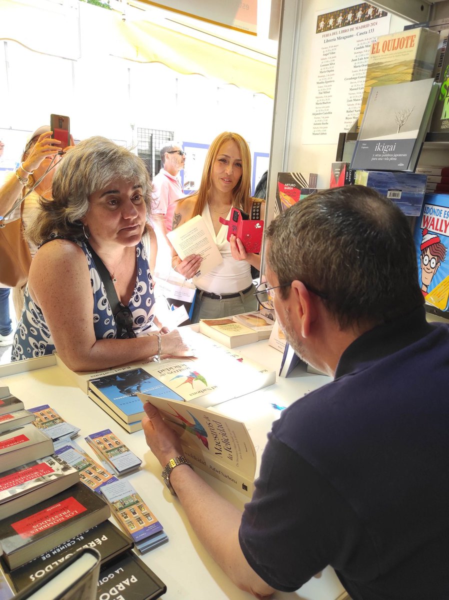 Librería Miraguano. (@miraguano) on Twitter photo Un maravilloso <a href="/Rafael_Narbona/">Rafael_Narbona</a>, ya anda por aquí 😊📚📚📚
Últimos coletazos de <a href="/FLMadrid/">Feria del Libro de Madrid</a> 2024, un día estupendo para un paseo por <a href="/_ElRetiro/">El Parque del Retiro</a> Un maravilloso <a href="/Rafael_Narbona/">Rafael_Narbona</a>, ya anda por aquí 😊📚📚📚
Últimos coletazos de <a href="/FLMadrid/">Feria del Libro de Madrid</a> 2024, un día estupendo para un paseo por <a href="/_ElRetiro/">El Parque del Retiro</a>