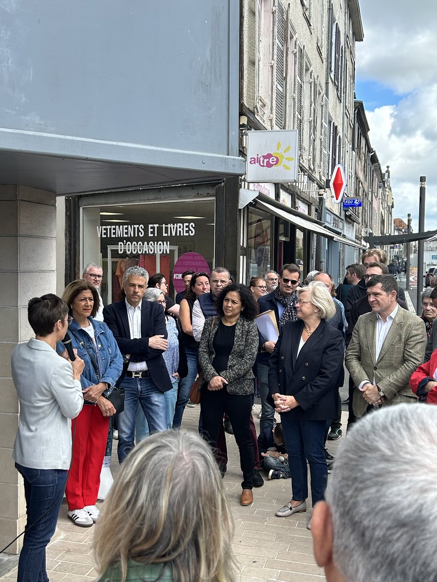 CaVautrin's tweet image. Ensemble ce matin dans la Marne, marché du Boulingrin à Reims avec ⁦@xavieralbertini⁩ et ⁦@Laure_Miller⁩. Puis lancement de la campagne de ⁦@lise_magnier⁩ à Chalons en Champagne #proximite#echanges#ensemble pour la République