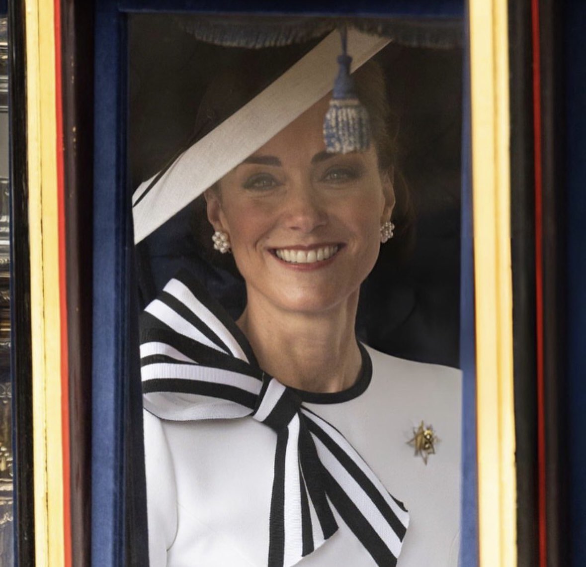 LouisBchp's tweet image. Like and retweet if you missed that smile 🥰 #troopingthecolour #princessofwales