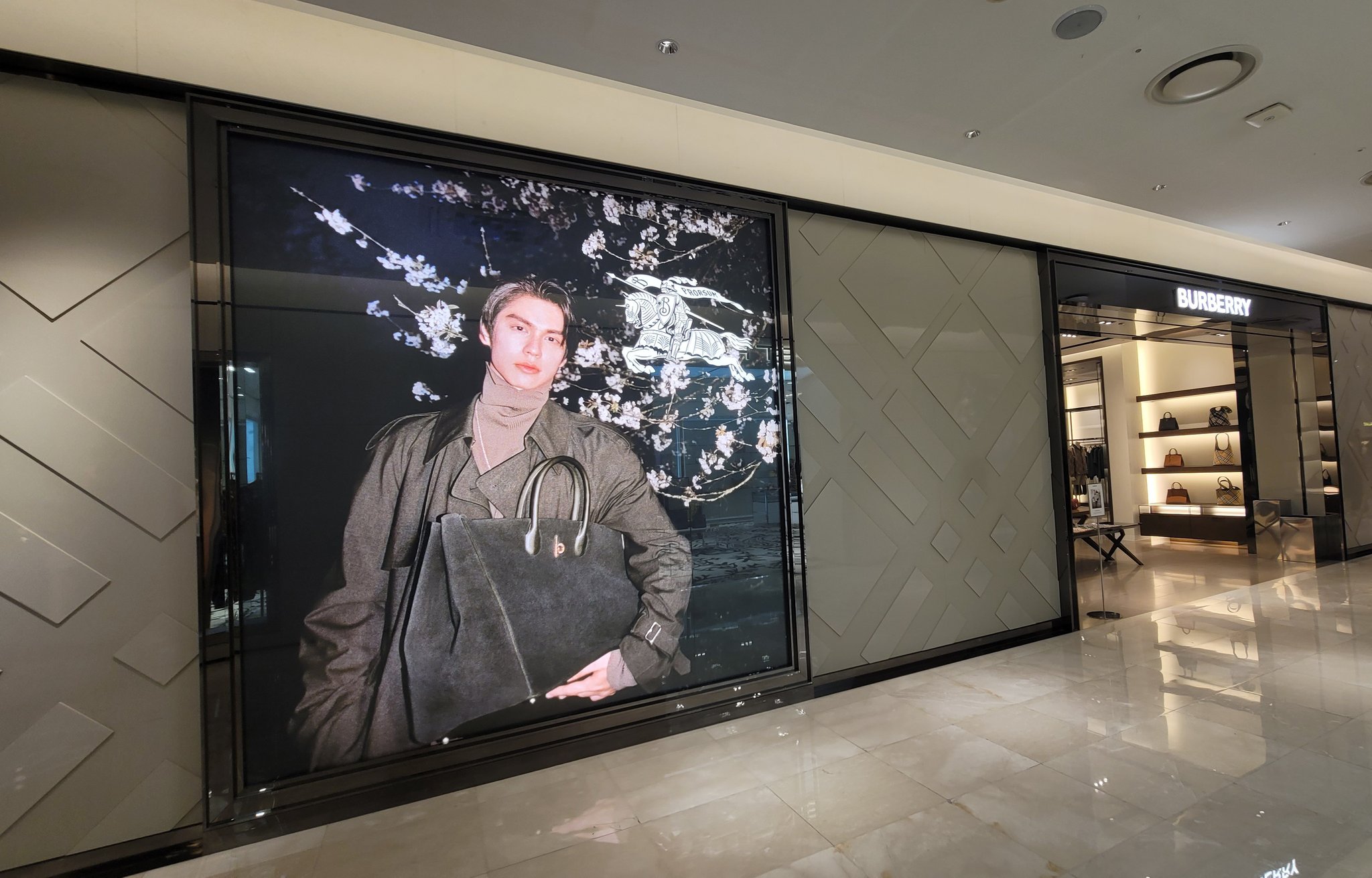 Bright Streaming Update on X BRIGHT WITH Burberry GLOBAL CAM PAIGN AT BURBERRY SHOP South Korea Burberry Shop at LOTTE Dept Store Jamsil Seoul Hong Kong
