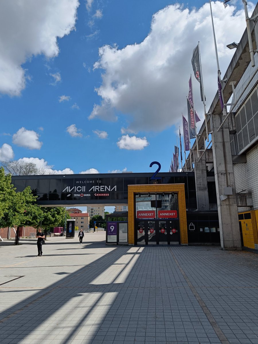Hockeyunionen's tweet photo. För er som kommer på årsmötet är det ingång 2 som gäller, i passagen mellan Globen och Hovet. På dörren hänger instruktioner för inpassering. Välkomna! https://t.co/y4b8oo4QFA