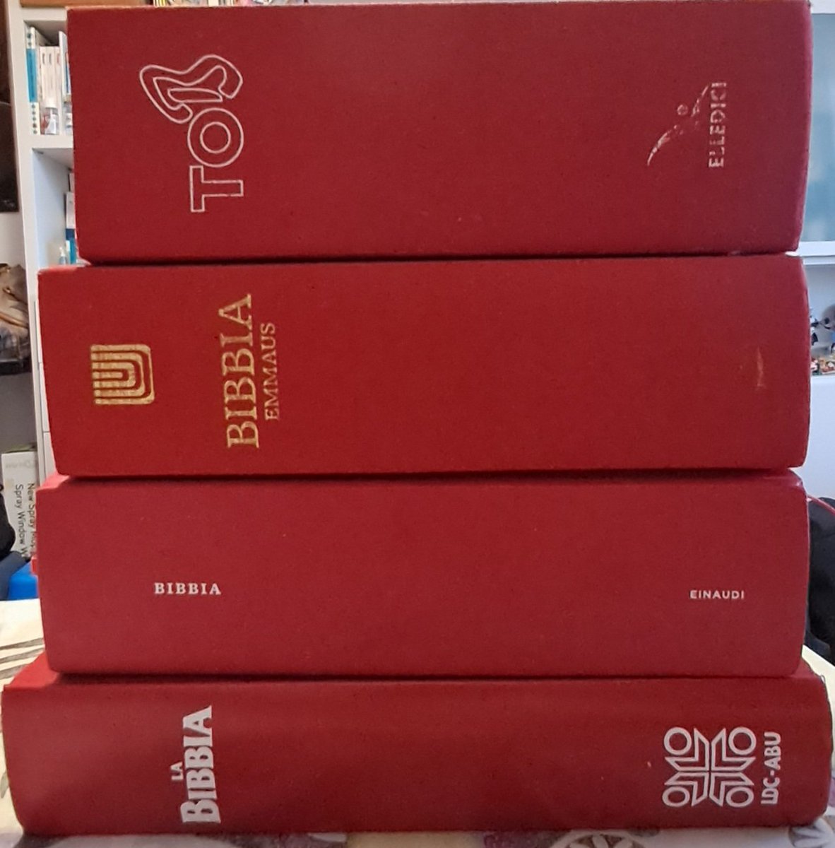 Perché le Bibbie sono rosse?