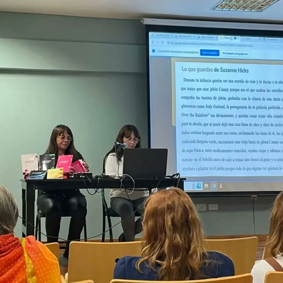 Instantáneas de ficción 5 de <a href="/SusurrosChinos/">Susurros Chinos</a> ya fue presentado en sociedad 😊
¡Gracias a todos los que nos acompañaron! 🥰
Un agradecimiento especial para Jonathan Cardew <a href="/CardewjCardew/">Jonathan Cardew</a>, Judith Lysaker y Tatyana Sundeyeva, 3 de los autores que nos deleitaron con sus lecturas 💝