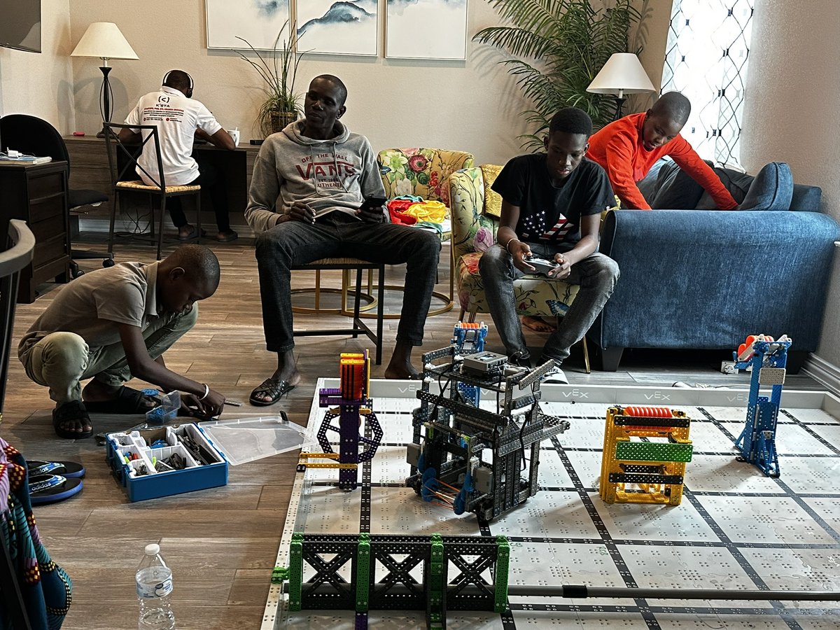 ROBOTSMALI1's tweet image. Faites participer vos enfants à l’une des expériences les plus enrichissantes 🤖

Lien d&apos;inscription : app.robotsmali.org/inscriptions/c…

INFOLINE : +223 73 65 55 01

#RobotsMali #CampRobotique #STEM