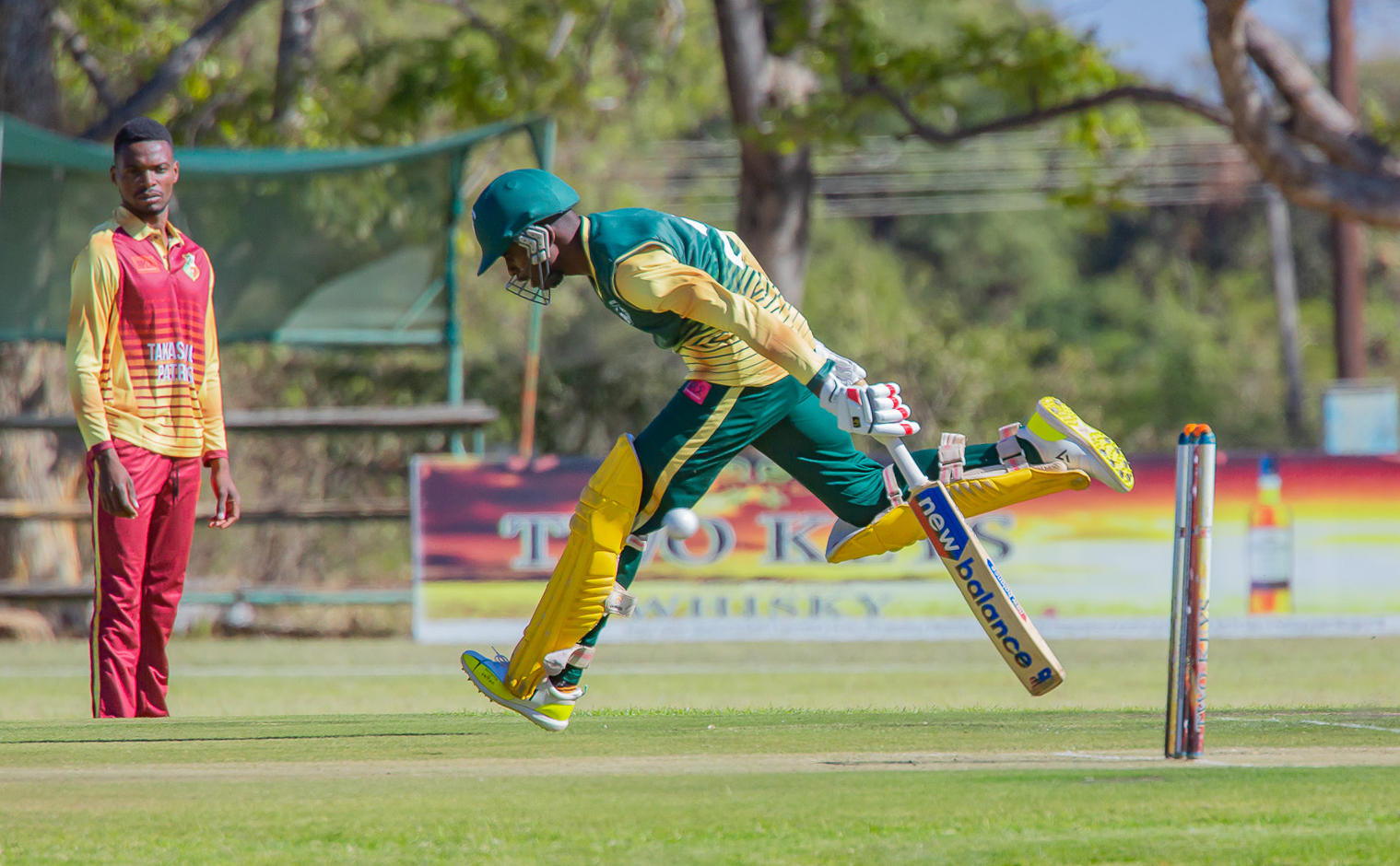 Zimbabwe Cricket Domestic on X Bulawayo Athletic Club are bowled out for 142 in 32.3 overs Faraz Akram with a five wicket haul Pascal Murungi 38 Peter Nyandoro 37 Faraz Akram