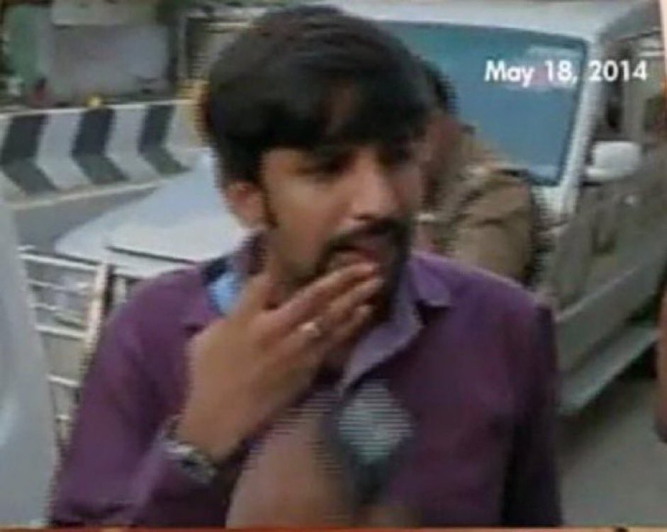 MuraliS27's tweet image. வாய் உடைந்து, 
ரத்தம் கொட்டியது,  
கண்கள் பனித்தது, 
இதயம் இனித்தது, 
திமுகவுக்கு முட்டு கொடுப்பது
@Ahmedshabbir20 

#GoBackStalin