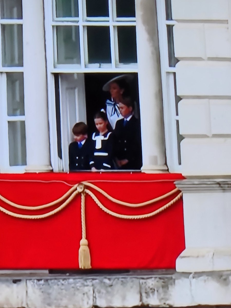 LisaDav03967594's tweet photo. Up at 0400 to watch #TroopingTheColour hope to see thi in person someday. #beautifulcatherine https://t.co/g6no1pdDRz