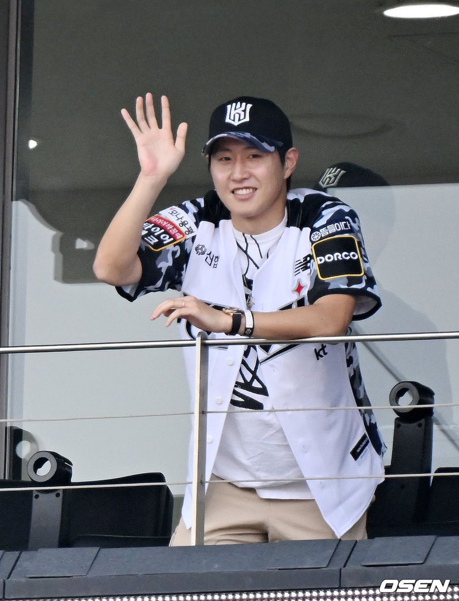 수쥽강아띠 이강인이 너무귀여워서 야구장 다뿌시고시픔 ..
ㅈㅅ합니다