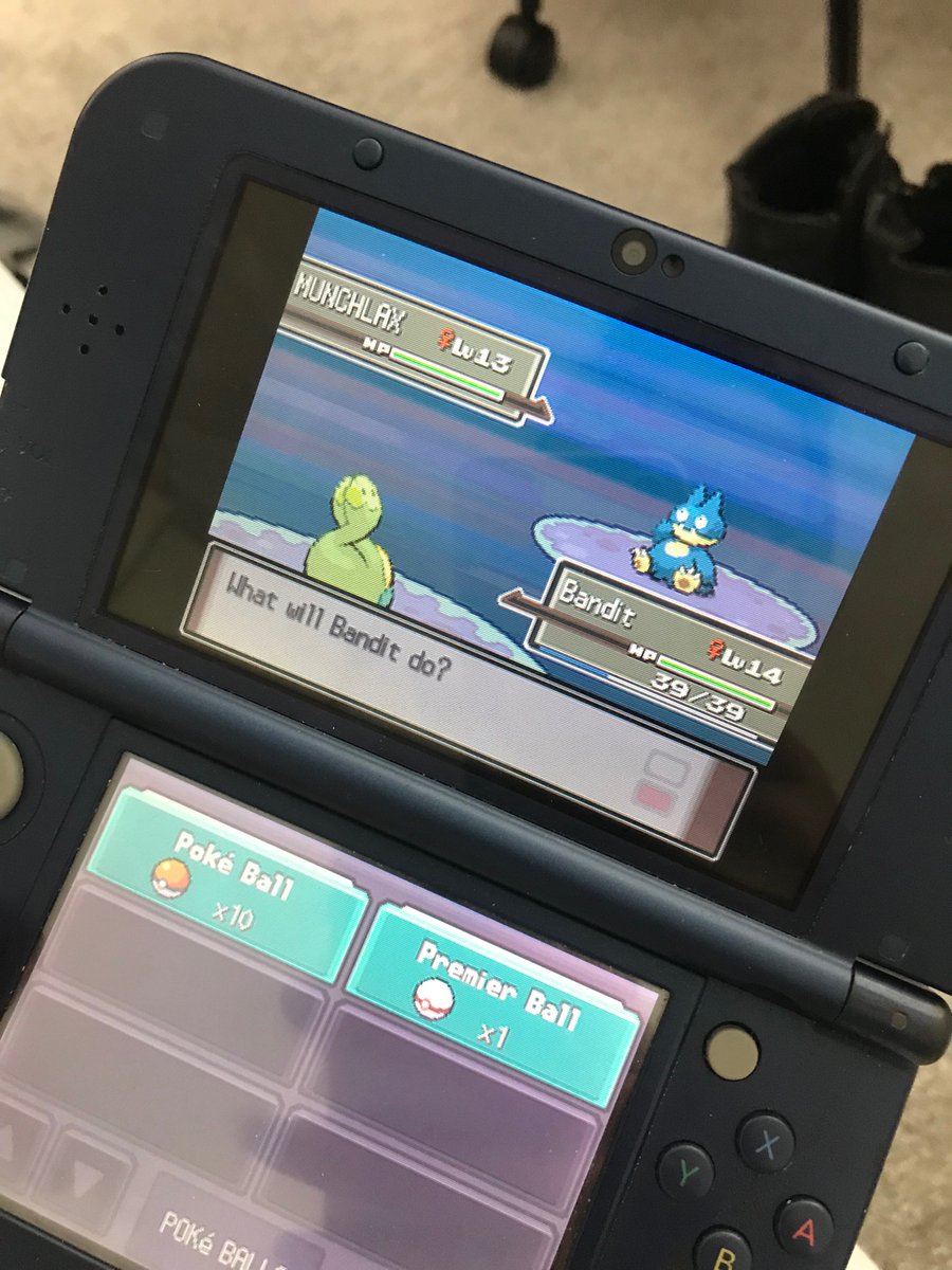 GUYS. LEGIT HONEY TREE MUNCHLAX IN MY NUZLOCKE. CAUGHT ON LAST BALL