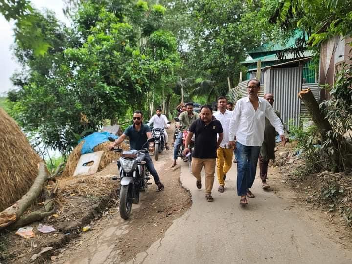 পরিদর্শনের ২৪ ঘন্টার মধ্যে নিজ অর্থায়নে রাস্তা মেরামত করলেন উপজেলা চেয়ারম্যান