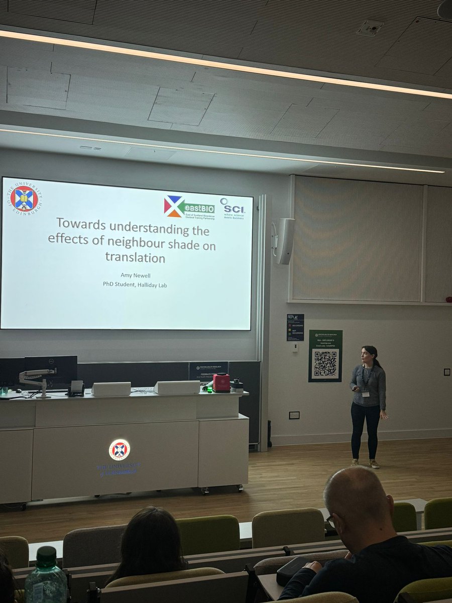 _AmyNewell's tweet image. Yesterday I gave my third year PhD talk as part of the @SBSatEd postgraduate symposium. It was a lovely day- thank you to everyone that came to my talk ☀️🌱

Photo credits: @MarissaValCab