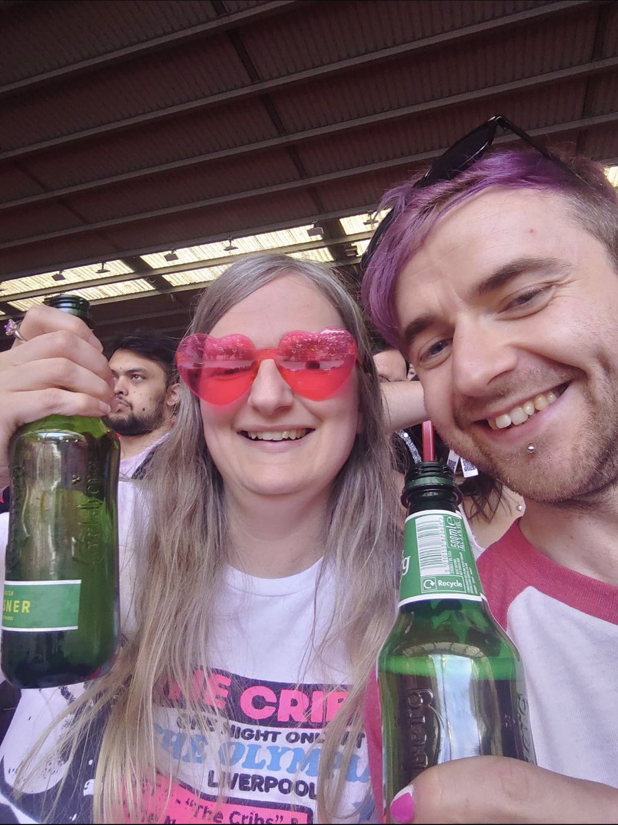 Laura Lee tweet media