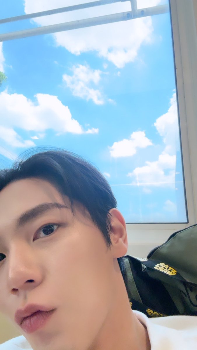 อยากเจอทุกคนแล้วเย็นนี้ แต่ตอนนี้ขอทำงานก่องๆๆ พบกันตอนเย็นนะครับ 😗