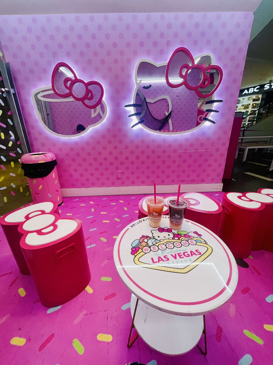 erikaash97's tweet image. #ECDQEMSD #HelloKittyCafe #Aterrizaje2023 #LasVegas 👽👽💕🍓