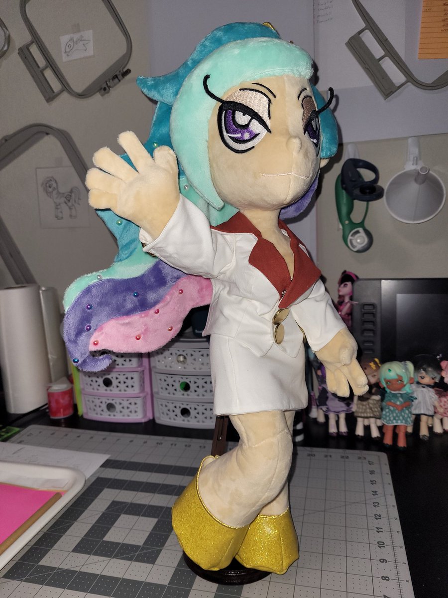 ThePlushParlor's tweet photo. This project was a long time coming. I'm glad I finally got her done, started her in 2019.
I'll be listing her on etsy in a 3 days. But if the person who bought Luna would like to buy her, then message me before I list her.

#mylittleponyfanart #mlp #plush #princesscelestia https://t.co/vykmgBM5X8