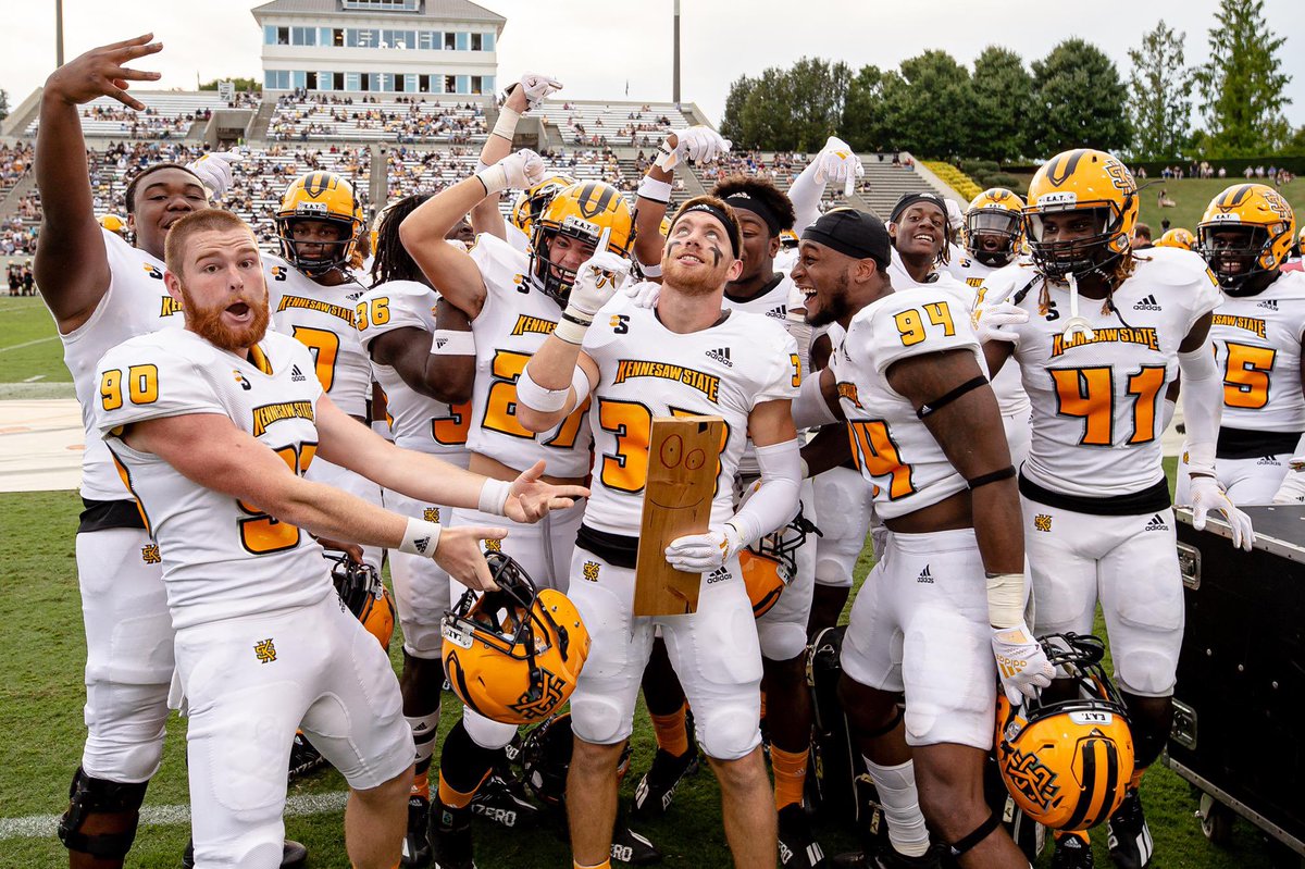 #AGTG I'm blessed to receive my 5th offer from Kennesaw state university #Goowls #HootyHoo @FBCoachPR <a href="/1Eric_Wright/">Coach Eric Wright</a>  🙏🏾🙏🏾