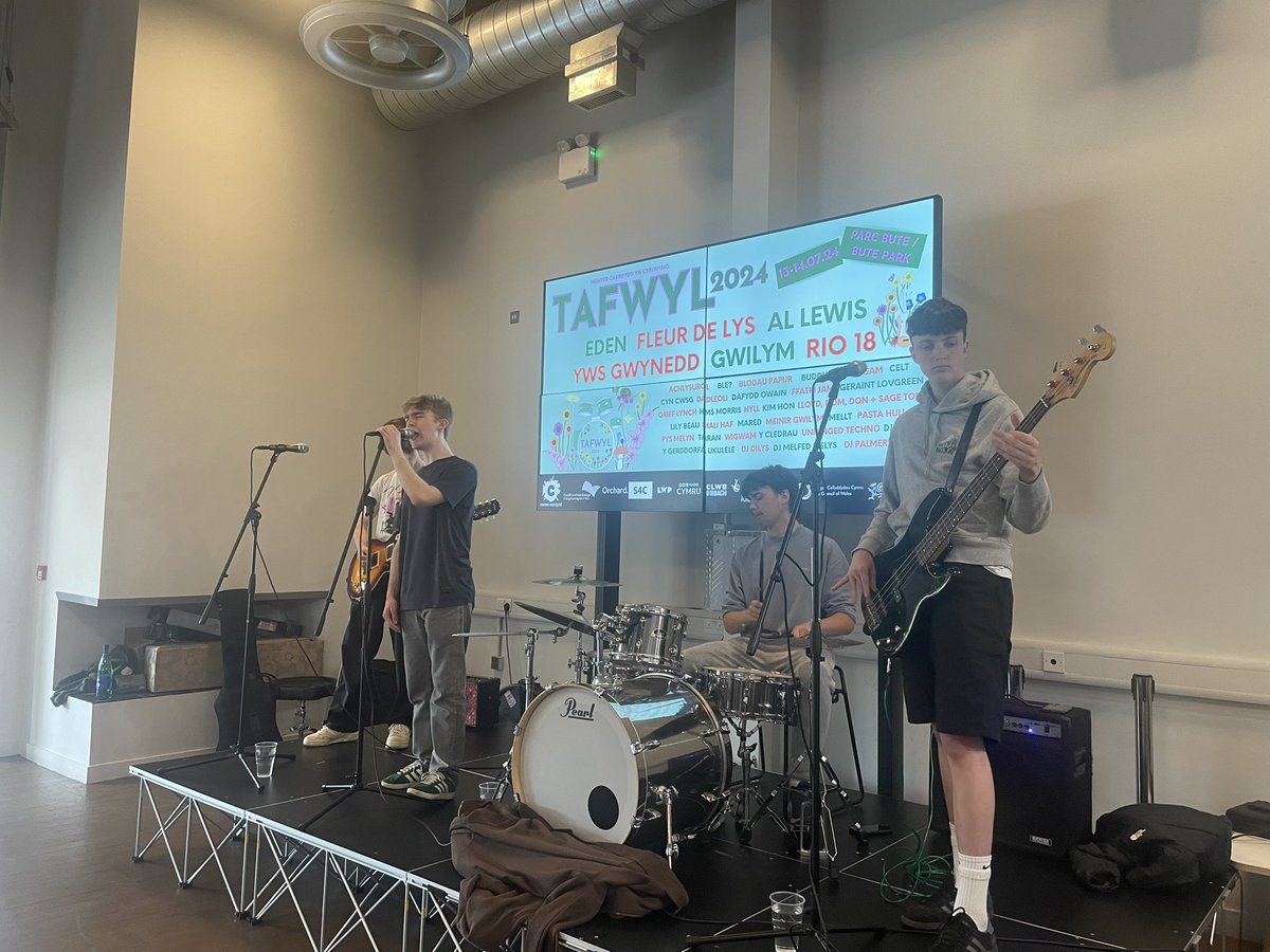Haf Hayes (@hayes_haf) on Twitter photo Congratulations to all of our primary and secondary PGCE students <a href="/ITEcardiffmet/">ITE Cardiff Met</a> <a href="/metcaerdydd/">Prifysgol Metropolitan Caerdydd</a> who completed the course yesterday
and a huge thank you to @anhuneddband <a href="/Tafwyl/">Tafwyl</a> @SUCardiffMet <a href="/MenterCaerdydd/">Menter Caerdydd</a> and <a href="/CangenMetCdydd/">Cangen Met Caerdydd</a> for helping us celebrate their achievements 🎉 Congratulations to all of our primary and secondary PGCE students <a href="/ITEcardiffmet/">ITE Cardiff Met</a> <a href="/metcaerdydd/">Prifysgol Metropolitan Caerdydd</a> who completed the course yesterday
and a huge thank you to @anhuneddband <a href="/Tafwyl/">Tafwyl</a> @SUCardiffMet <a href="/MenterCaerdydd/">Menter Caerdydd</a> and <a href="/CangenMetCdydd/">Cangen Met Caerdydd</a> for helping us celebrate their achievements 🎉