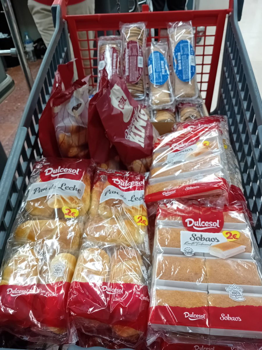Colaboramos para desayunos de los niños que caritas San Bartolome se llevan de campamento.