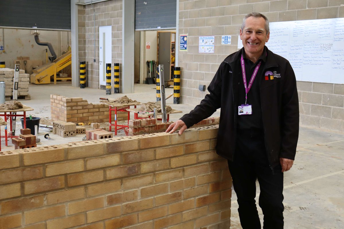 Congratulations to Alan Twiddy, our Technician Team Leader, for being awarded a British Empire Medal for services to further education in the King's Birthday Honours! 👏

Read more here: ow.ly/TPhp50SiQcv