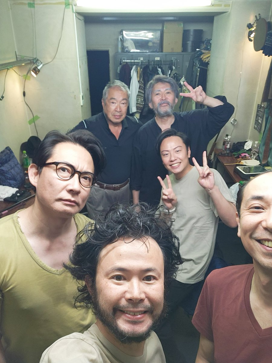 「野がも」気がつけば折り返してました＼(^o^)／
楽屋で男性出演者と＼(^o^)／
観たい人いましたら劇団に問い合わせてみてね！！