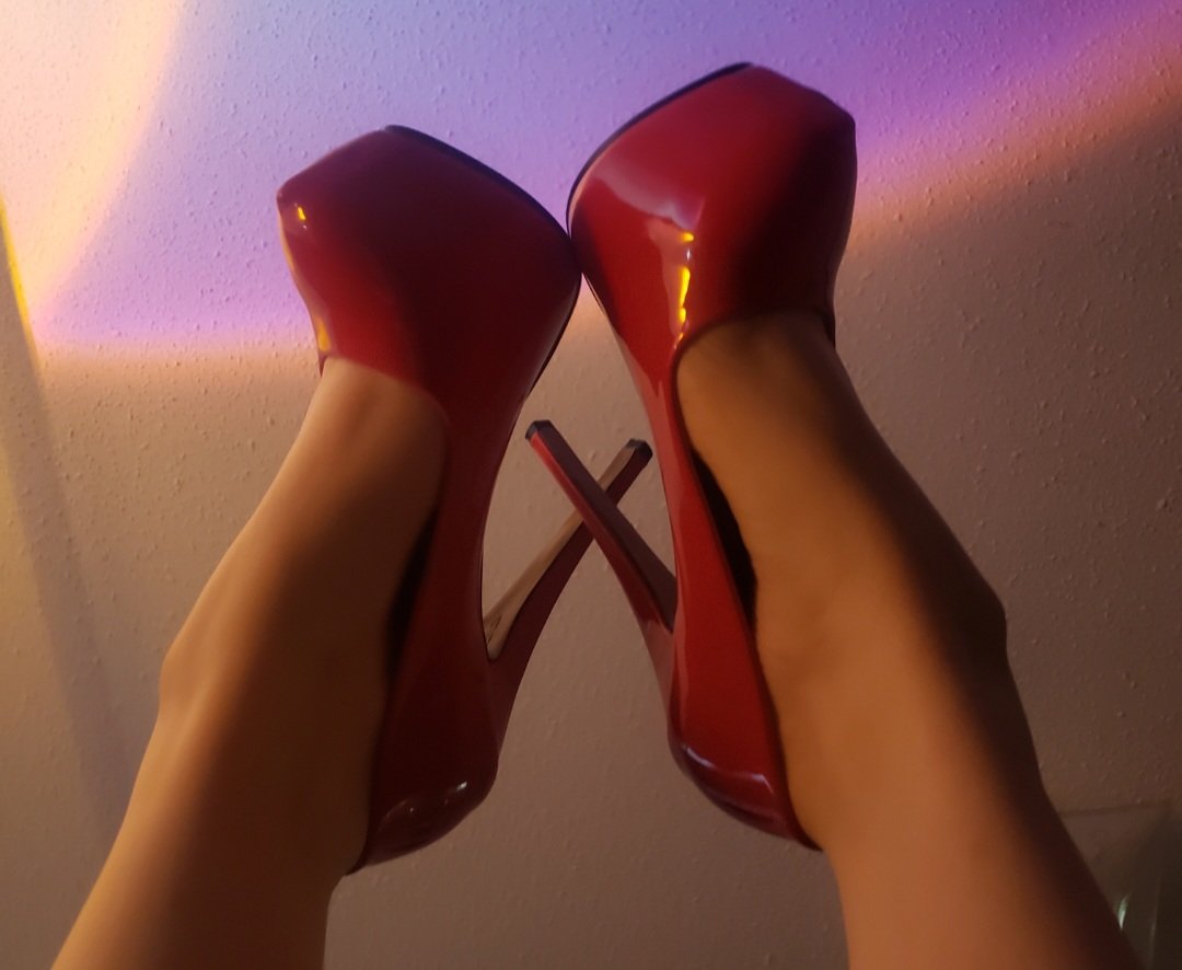 Noraundressed's tweet photo. Okanagan Tour Dates 

Kelowna: June 17th-19th
Pentiction: June 24th-26th
West Kelowna: June 26th-27th
Kelowna: June 27th-28th 
Domme menu &amp; vanilla menu available upon Request. 
@cafreviews_com
@cafreviews_com
@adults_RT @IndysOnly @ccc_companions @yeg_adult_rt @WG6Canada @ https://t.co/qa8ezbz7OO