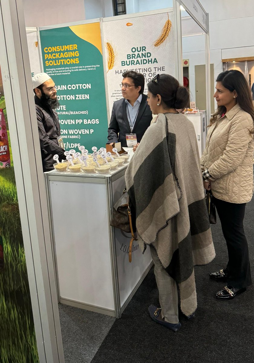PKinSouthAfrica's tweet photo. Johannesburg: The High Commissioner attended the Africa’s Big 7 Exhibition organised by the Trade Commission of Pakistan in collaboration with The Agro and Food Division, Trade Development Authority of Pakistan (TDAP) and Ministry of Commerce. https://t.co/m253EZEA2U