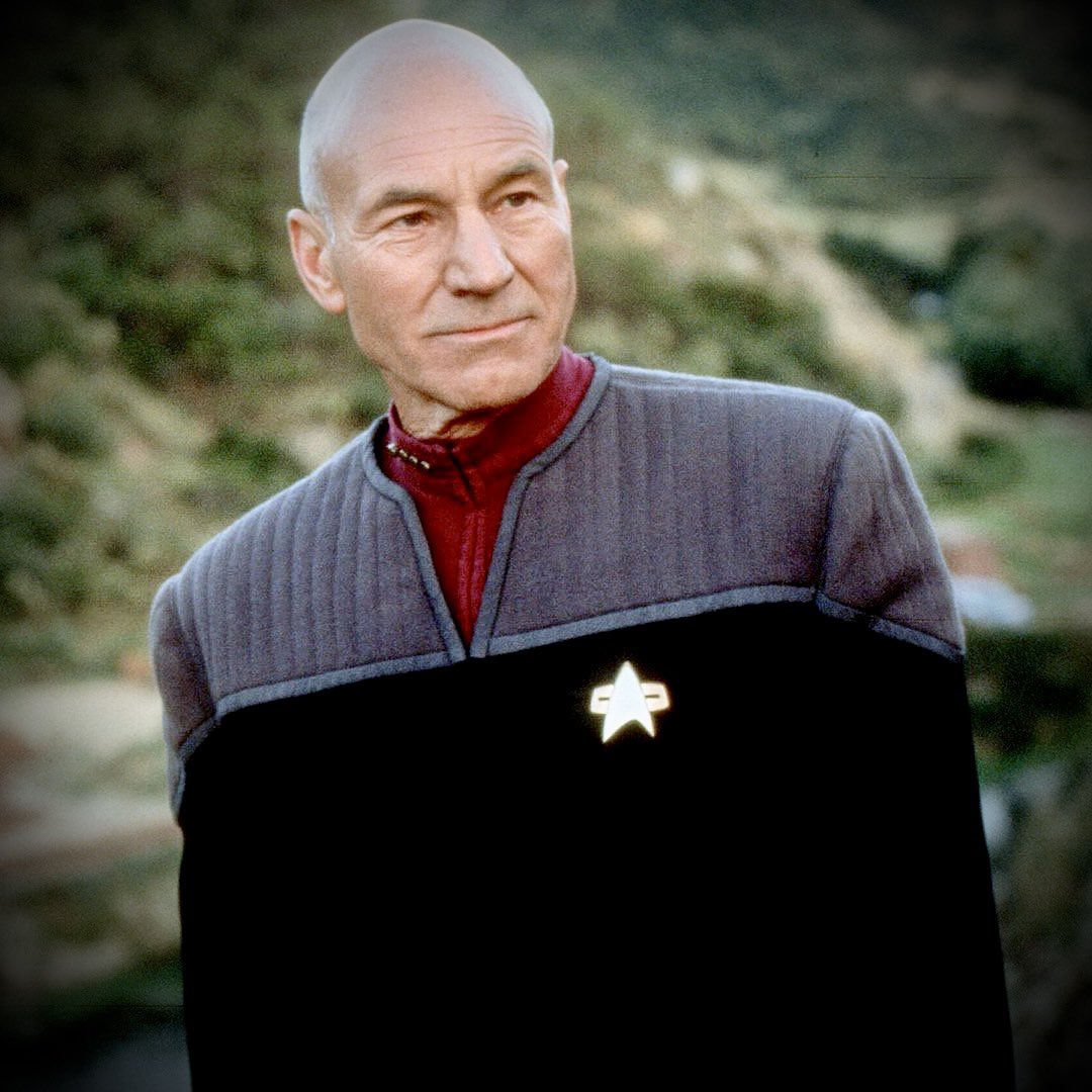 StephanieSermon's tweet photo. #TriviaAboutMe…

Currently the four #Starfleet Captains that [ᴇᴏ̨ᴜᴀʟʟʏ] hold the № 1 spot, for MY personal Top Favourite, are:
    • #ChristopherPike (@AnsonMount).
    • #JamesTKirk (@WilliamShatner).
    • #JeanLucPicard (@SirPatStew).
    • #SevenOfNine (@JeriLRyan). https://t.co/mEYojqFZv4