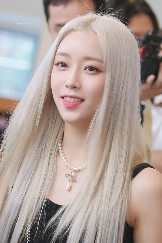 STARRY_officiaI's tweet image. ㅤㅤ
⋆｡‧˚ʚ #STARRY_BOARD ɞ˚‧｡⋆

15/06/24
STARRY's #WULAN and #EDEL were seen at Sentul International Convention Center to support @IRISHofficials Debut Showcase: 𝑴𝒐𝒐𝒏𝒍𝒊𝒈𝒉𝒕 𝑴𝒆𝒍𝒐𝒅𝒚.
ㅤㅤ