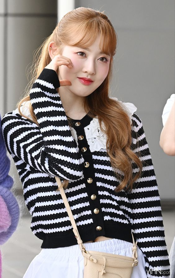 STARRY_officiaI's tweet image. ㅤㅤ
⋆｡‧˚ʚ #STARRY_BOARD ɞ˚‧｡⋆

15/06/24
STARRY's #WULAN and #EDEL were seen at Sentul International Convention Center to support @IRISHofficials Debut Showcase: 𝑴𝒐𝒐𝒏𝒍𝒊𝒈𝒉𝒕 𝑴𝒆𝒍𝒐𝒅𝒚.
ㅤㅤ