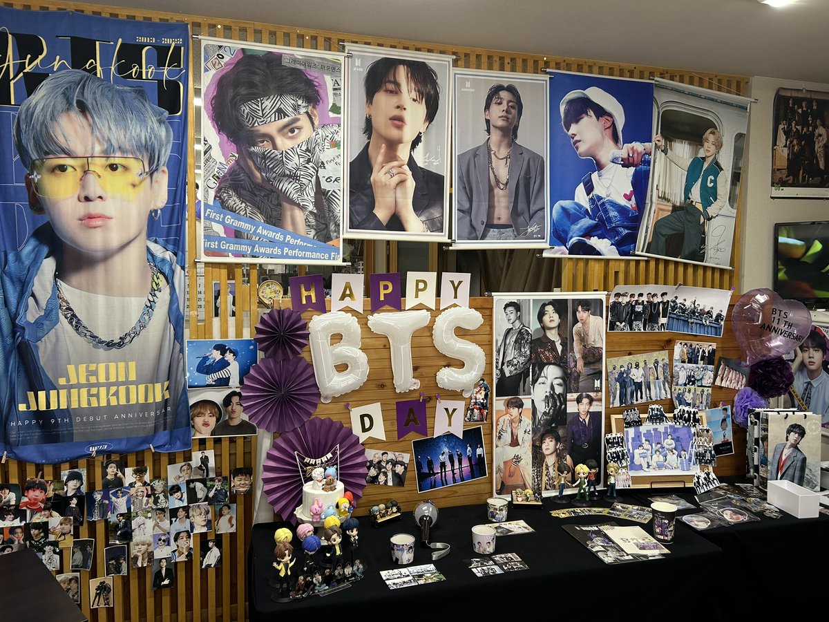 Ukookffy85's tweet photo. 今日はバンタン11周年アニバーサリーのイベントやっているカフェに行きました！
店内装飾もしてあり、バンタンの音楽もかかってて最高でした💜
#BTS11thAnniversaey https://t.co/zQ8XNxp0Y9