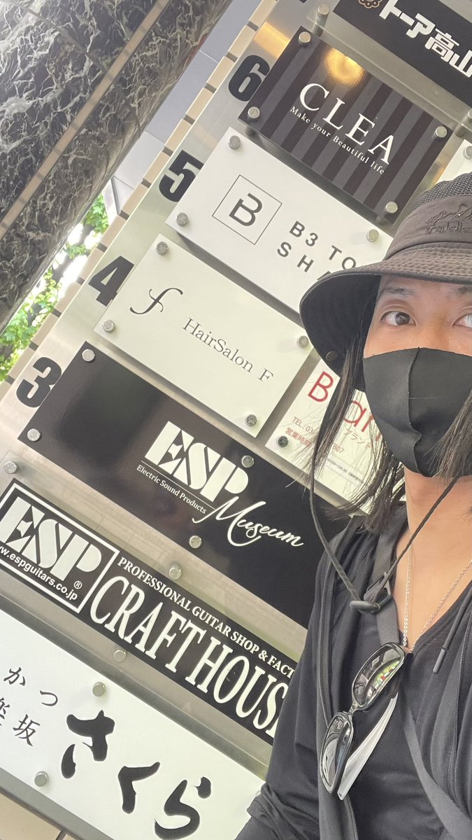 Naoki_vrain's tweet photo. 昨日の噺。
現状申請できるクライアント分、全部の年度更新を申請まで完了させたのでESPへ!
ワンマンも終わったので、次はレコーディング準備。
とあるギターをオーバーホールに。
#ESP
#CraftHouse
#ギタリスト社労士 https://t.co/7wpoxls6w9