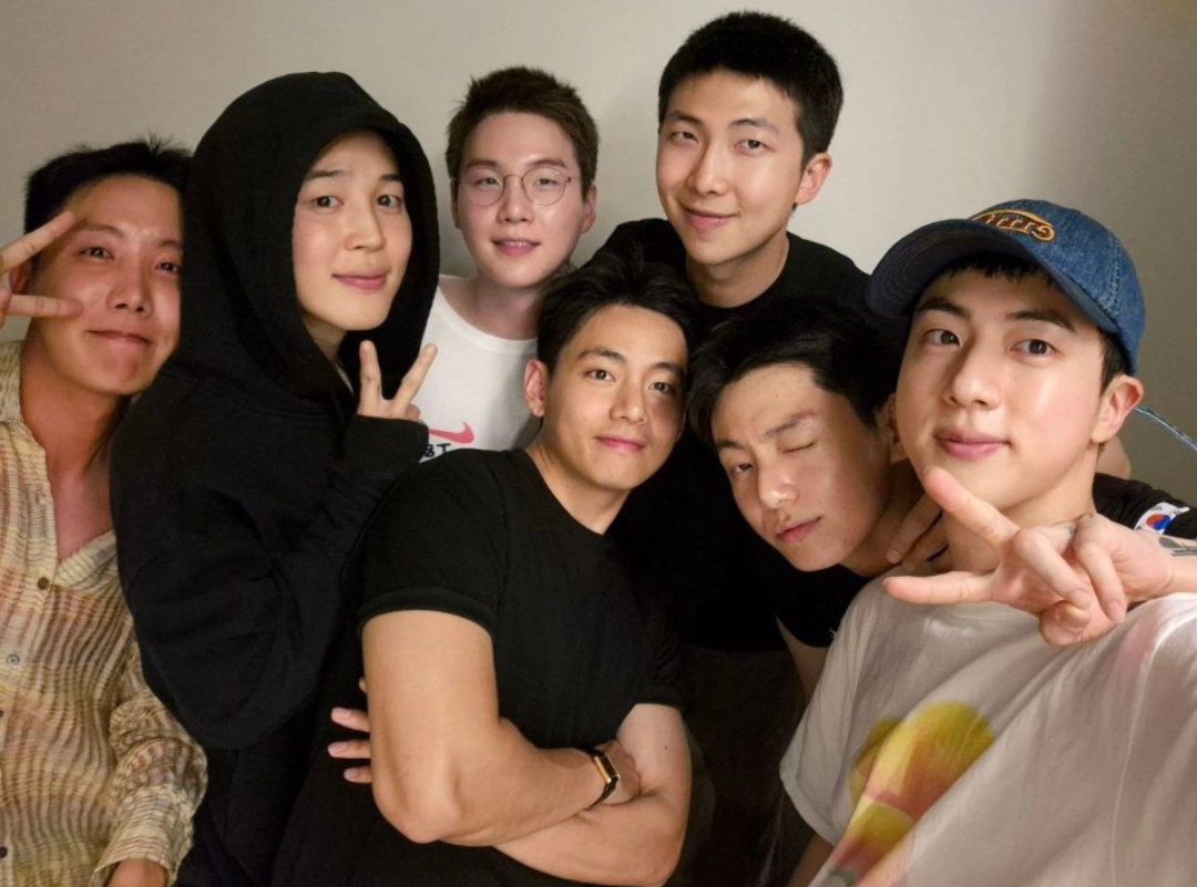 mintggukolate's tweet image. my lifeline, my safest space. i love you, my seven reasons 🤍