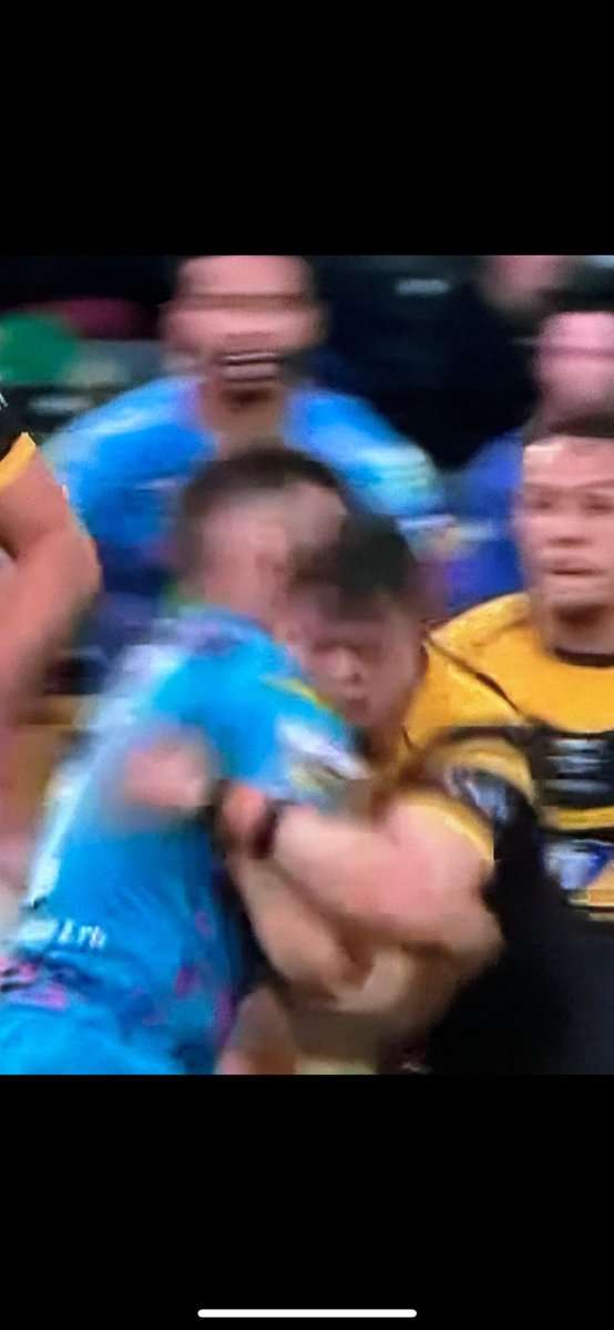 kippax_killer's tweet photo. @rfl and @RFLReferees killing the game by giving all the big calls to the bigger clubs week in week out ! Well played 👏👏👏 yeah some high shot that ? https://t.co/MmRsgtuE1H