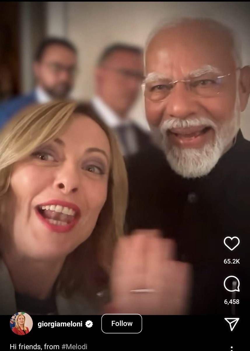 लड़का बहुत खुश है।