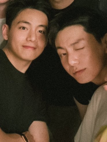 kkuktaes's tweet photo. 3 years apart ?! https://t.co/Ir3MJjeQky