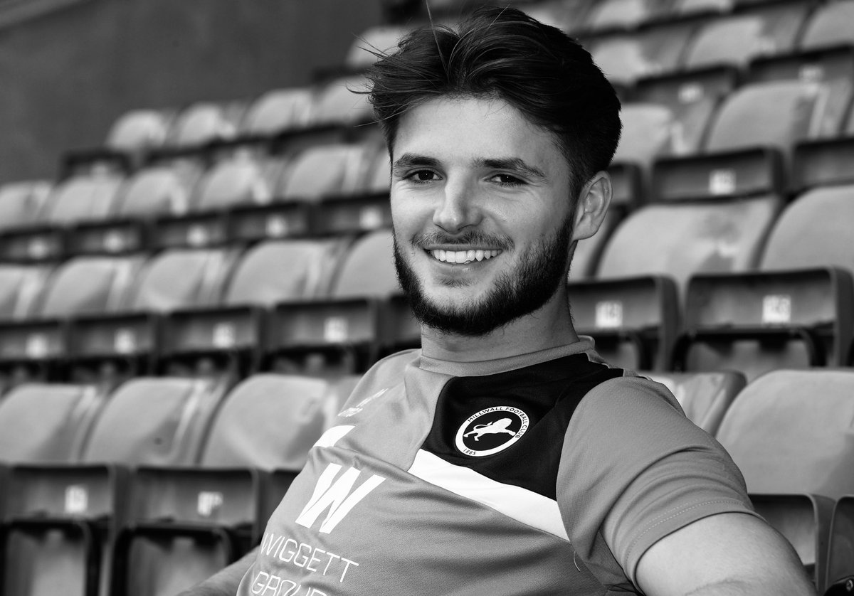 🖤 RIP Matija Sarkic 🖤

What horrendous news to wake up to this morning that our goalkeeper Matija Sarkic has died at the young age of 26. 

Devastating news for his friends and family and for all of us associated with Millwall. 

Once a lion, always a lion 🦁