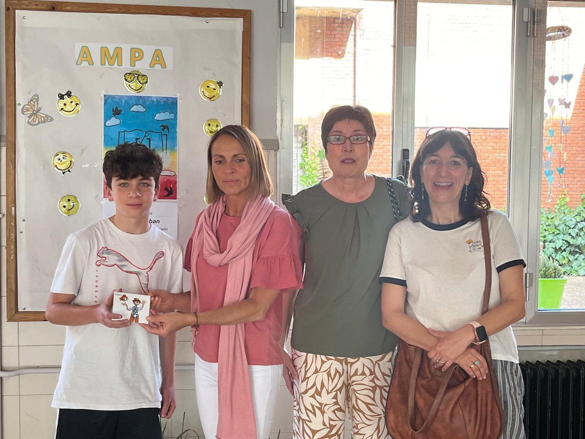 AmpaIESFerrari's tweet photo. Enhorabuena a Gael que ha sido ganador del concurso para la portada de la agenda del AMPA del curso 2024-25 en el @iesferrari 
Esta semana recibió su merecido premio, deseamos que lo disfrute a tope!! Muchas gracias a todos los que habéis participado!!! https://t.co/zOPFOKZ9s1