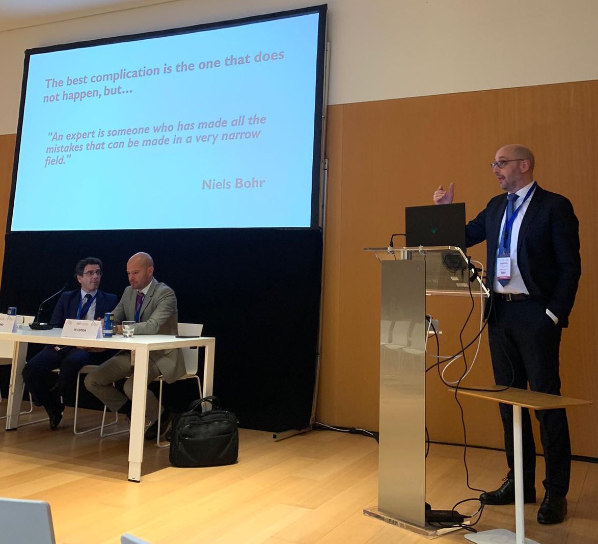 Nueva edición del tradicional curso de adiestramiento en cirugía renal percutánea con <a href="/drmarcoscepeda/">Marcos Cepeda</a> y <a href="/ramon_cansino/">Ramon Cansino</a> 
Otro año más éxito de asistencia y con un público muy participativo. Parece que la PCNL no está muerta y sigue suscitando interés en los urólogos. 
#AEU24