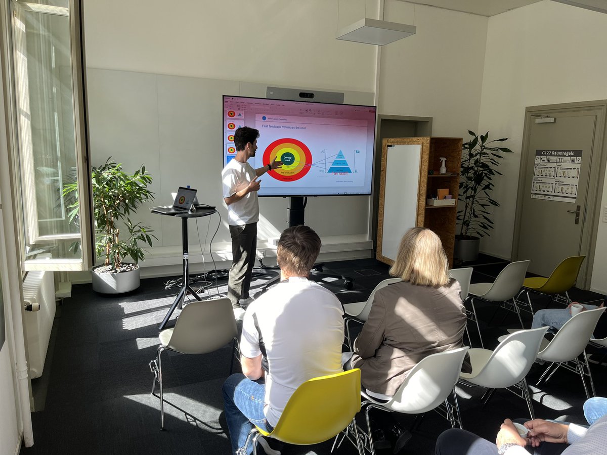 #ABAPCodeRetreat Martin Jonen is kicking off how to do TDD in ABAP properly - in Bern <a href="/Swisscom/">Swisscom</a>