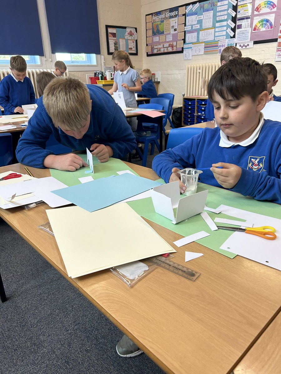 latimerprimary's tweet image. #ClassSM have been architects and builders - designing and then starting to build their own houses. Stay tuned for the finished products next week! #LatimerArt
