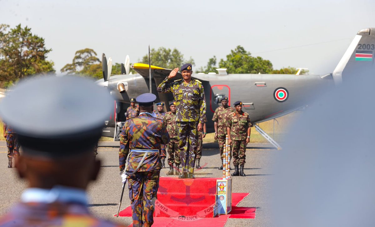 On Friday, 14 June 24, Chief of the Defence Forces, General Charles Kahariri,  visited the Kenya Air Force  at Laikipia Air Base, inline with the CDF familiarization tour to Kenya Defence Forces Services. 
bit.ly/4enhGQq