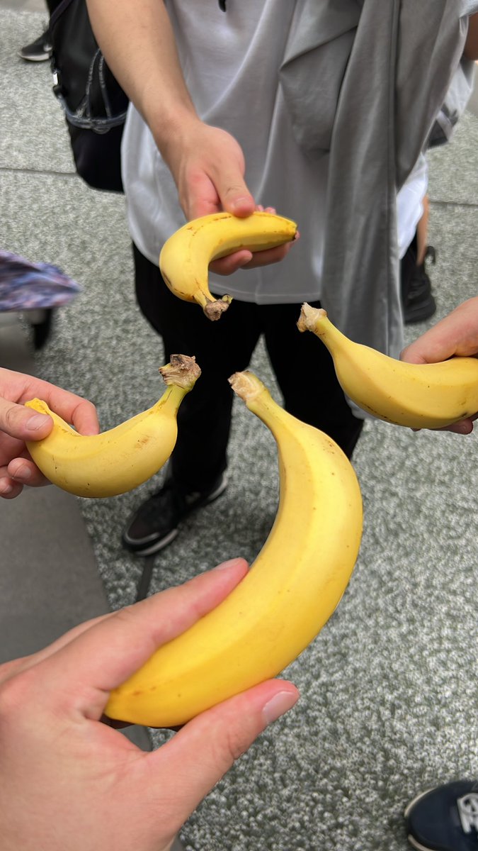BanGDream14's tweet photo. VIPバナナ🍌連番！

#RAS
#ESSNTIALS https://t.co/Vtl3alQh18