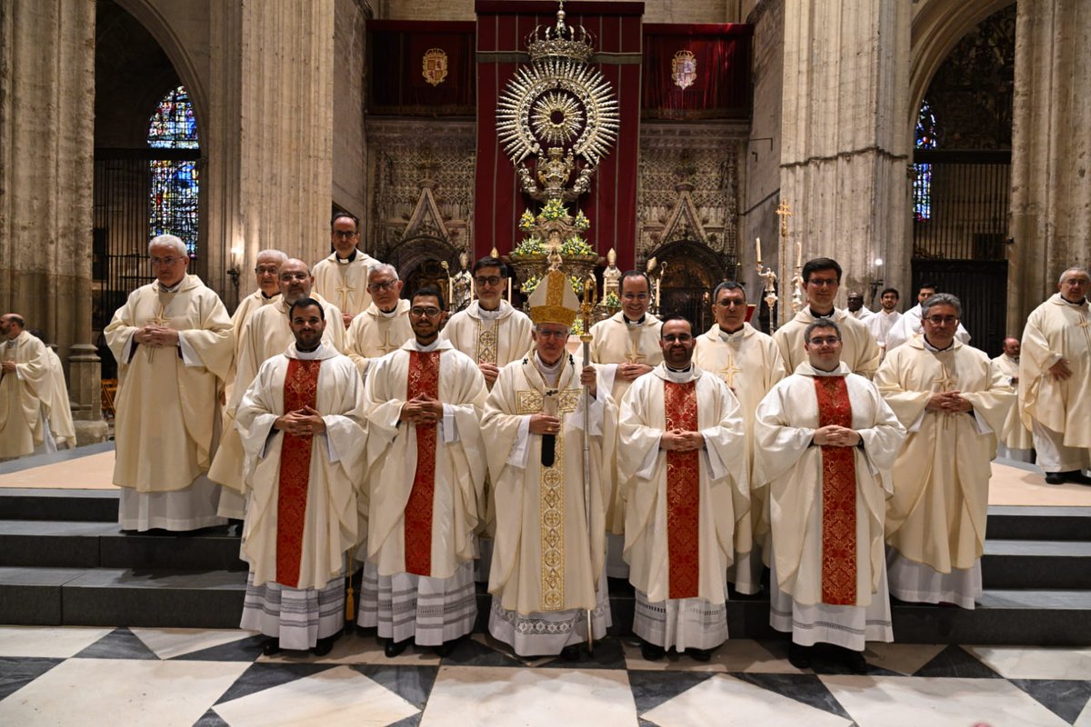 La ordenación de cuatro sacerdotes propicia un “día de júbilo inmenso en Sevilla” 🙏 archisevilla.org/la-ordenacion-… (📸 <a href="/MiguelAOsuna/">Miguel Angel.</a>) <a href="/CatedraldeSev/">Catedral de Sevilla Oficial</a>