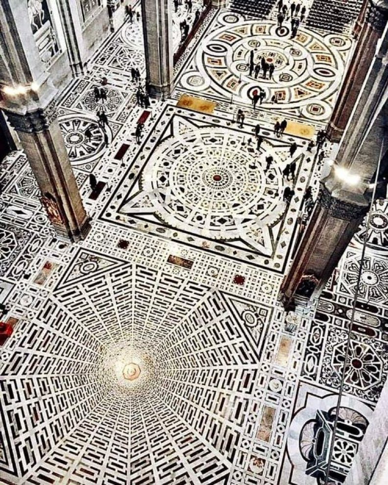 Así es el piso extraordinariamente complejo y hermoso de la catedral de Santa María del Fiore, Florencia.