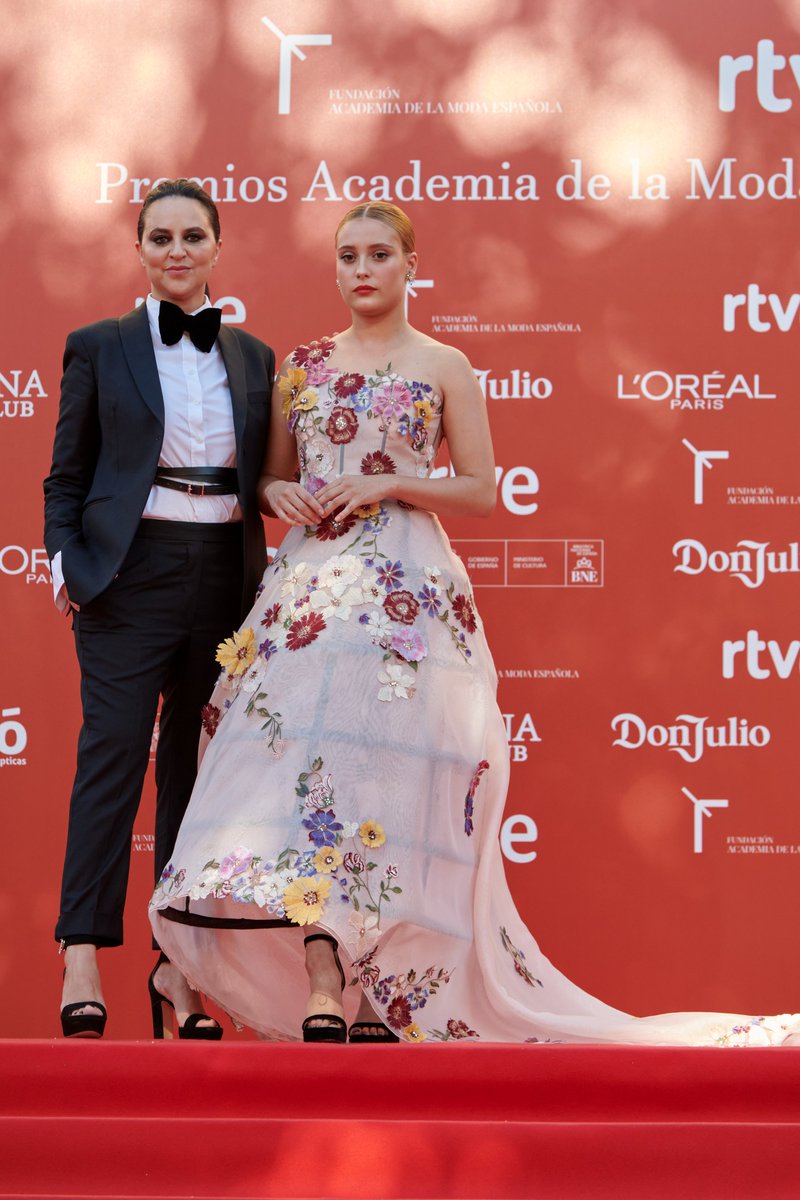 FlarrowAndMore's tweet image. ★ #LaPromesaNews ★

Ana Garcés y Arturo García Sancho, actores de #LaPromesa, posando ante los medios en la alfombra roja de los #PremiosModaRTVE, que se llevaron a cabo el pasado Jueves 13 de Junio. #NewsTVShows