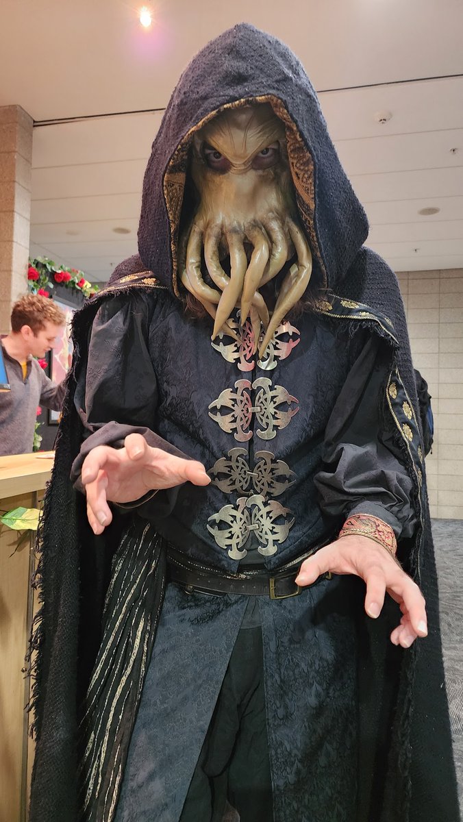 Make an intelligence saving throw!
Had a great time devouring young minds at #wintergeddon as a Mind flayer.